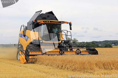 Image of New Holland CX 5.80 RS Combine Harvests Barley