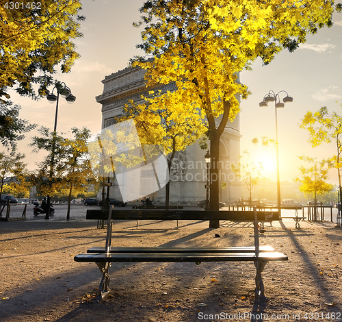 Image of Arc de Triomphe in Paris autumn