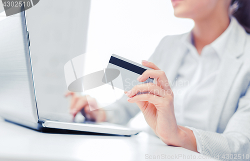 Image of businesswoman with laptop and credit card