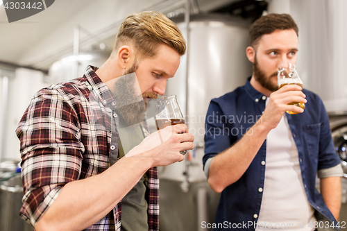 Image of men drinking and testing craft beer at brewery