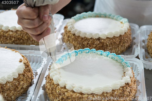 Image of Manual cakes production