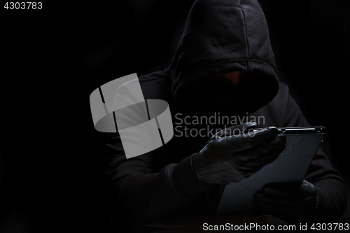 Image of Photo of thief in black