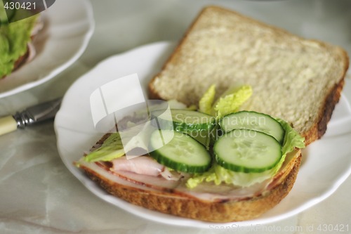 Image of wholemeal ham and salad sandwich