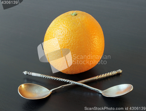 Image of Orange and two Spoons