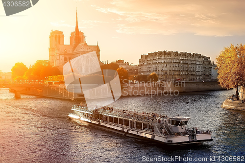 Image of Ship near Notre Dame