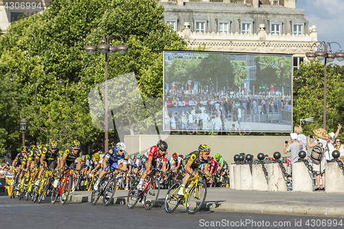 Image of The Peloton in Paris - Tour de France 2016