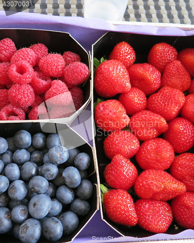 Image of Blueberries, strawberries and raspberries