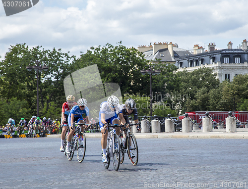 Image of The Feminine Breakaway in Paris - La Course by Le Tour de France