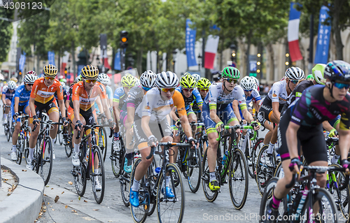 Image of Inside the Feminine Peloton in Paris - La Course by Le Tour de F