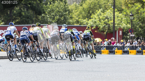 Image of The Feminine Peloton in Paris - La Course by Le Tour de France 2