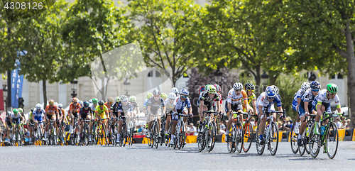 Image of The Feminine Peloton in Paris - La Course by Le Tour de France 2