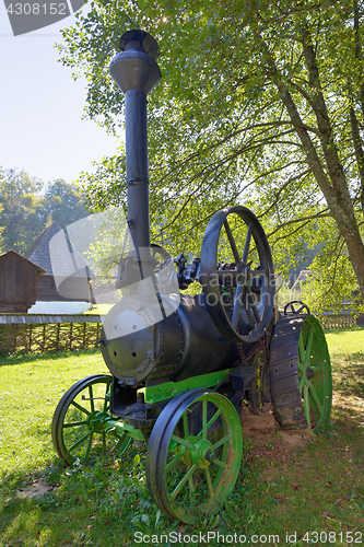 Image of Old fashionned  thresher