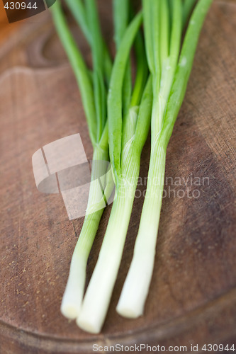Image of chives on a chopping board