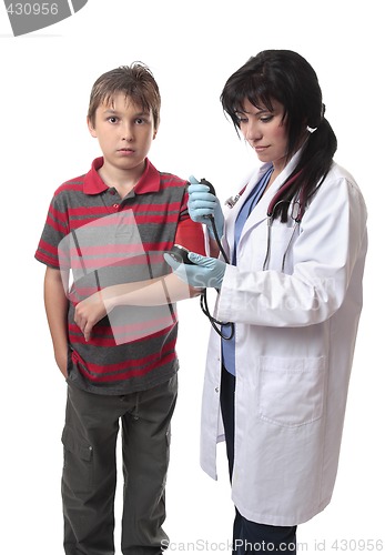 Image of Doctor pumping up bp cuff