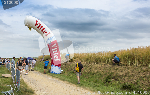 Image of Installation of an Inflatable Milestone - Tour de France 2015
