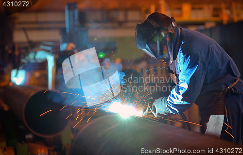 Image of Welder performs welding large diameter pipe