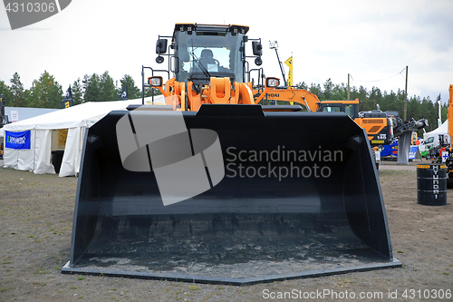 Image of Huyndai HL980 Wheel Loader Bucket View