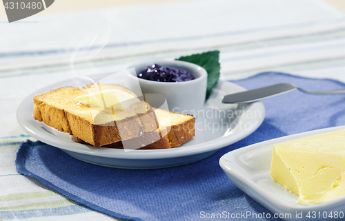 Image of healthy breakfast with toast