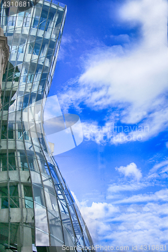 Image of dancing house in the Prague