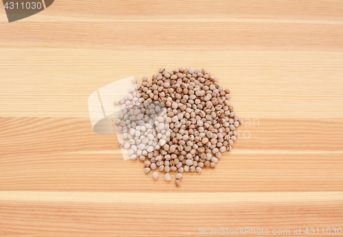 Image of Pigeon peas on wood