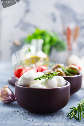 Image of ingredients for caprese salad 