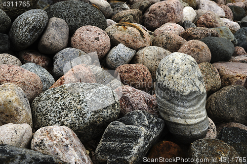 Image of many stones of different shapes