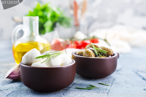 Image of ingredients for caprese salad 
