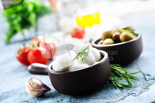 Image of ingredients for caprese salad 