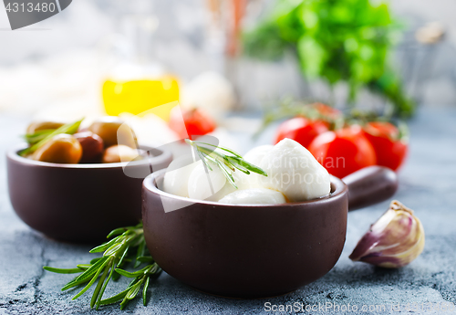 Image of ingredients for caprese salad 