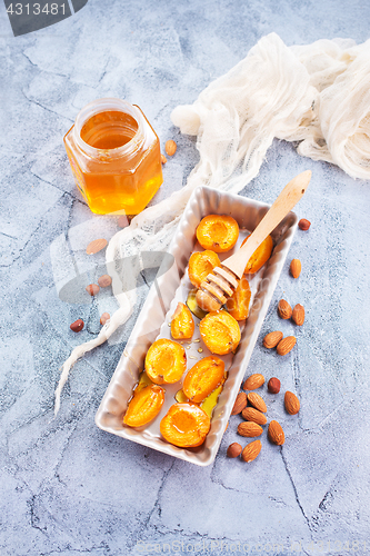 Image of apricots with honey