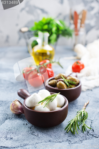 Image of ingredients for caprese salad 