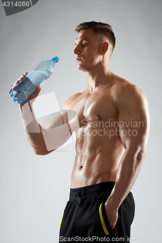 Image of young man or bodybuilder with bottle of water