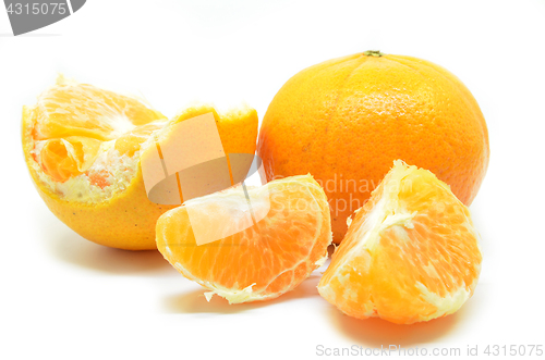 Image of Mandarin oranges with segments