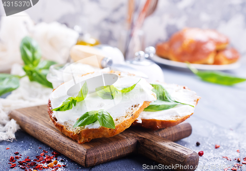 Image of bread with cheese