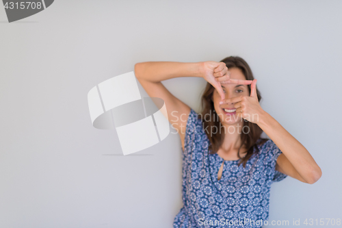 Image of woman showing framing hand gesture