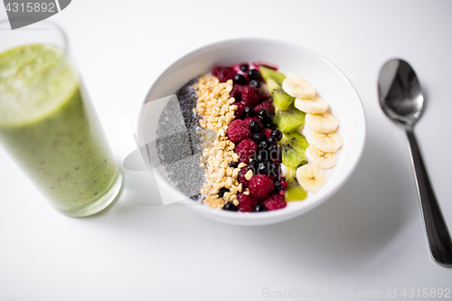 Image of smoothie and bowl of yogurt with fruits and seeds