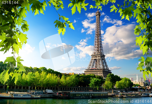 Image of Seine in Paris with tower