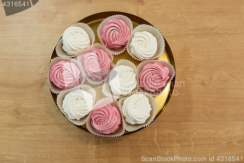 Image of zephyr or marshmallow on cake stand