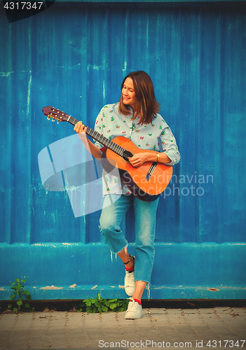 Image of woman with a guitar 