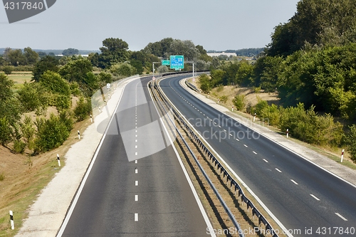 Image of Highway with no traffic