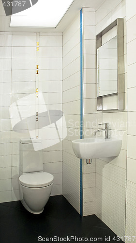Image of Small toilet angle