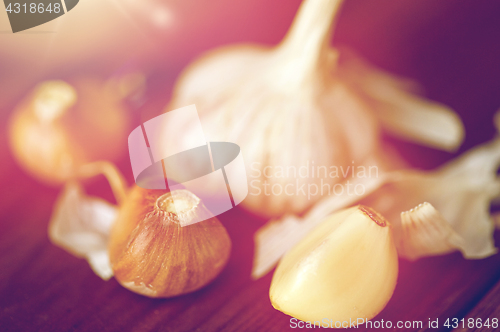 Image of close up of garlic on wooden table