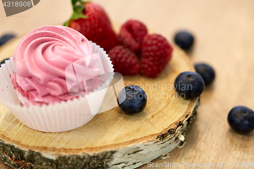 Image of zephyr or marshmallow with berries on stand