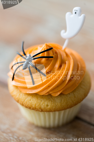 Image of cupcake with halloween decoration on table