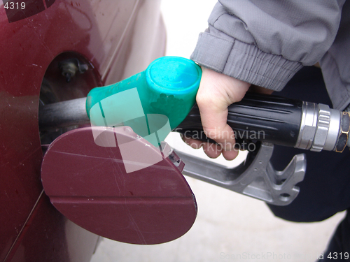 Image of filling fuel