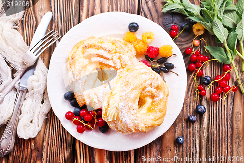 Image of cakes with cream