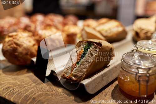 Image of craft sandwich with price tag at grocery store