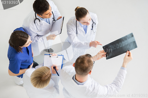 Image of doctors with spine x-ray and clipboards