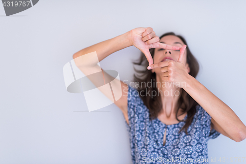 Image of woman showing framing hand gesture