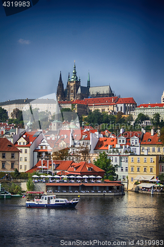 Image of Prague castle and river